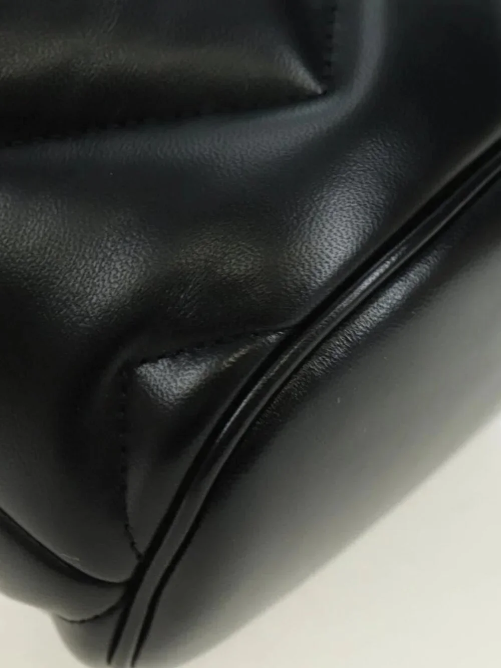 Gucci brand	gucci color	black